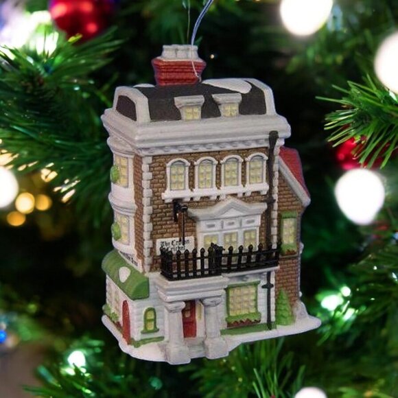 Dept 56 The Crown and Cricket Inn Christmas Village Ornament - 1992 - Picture 1 of 7